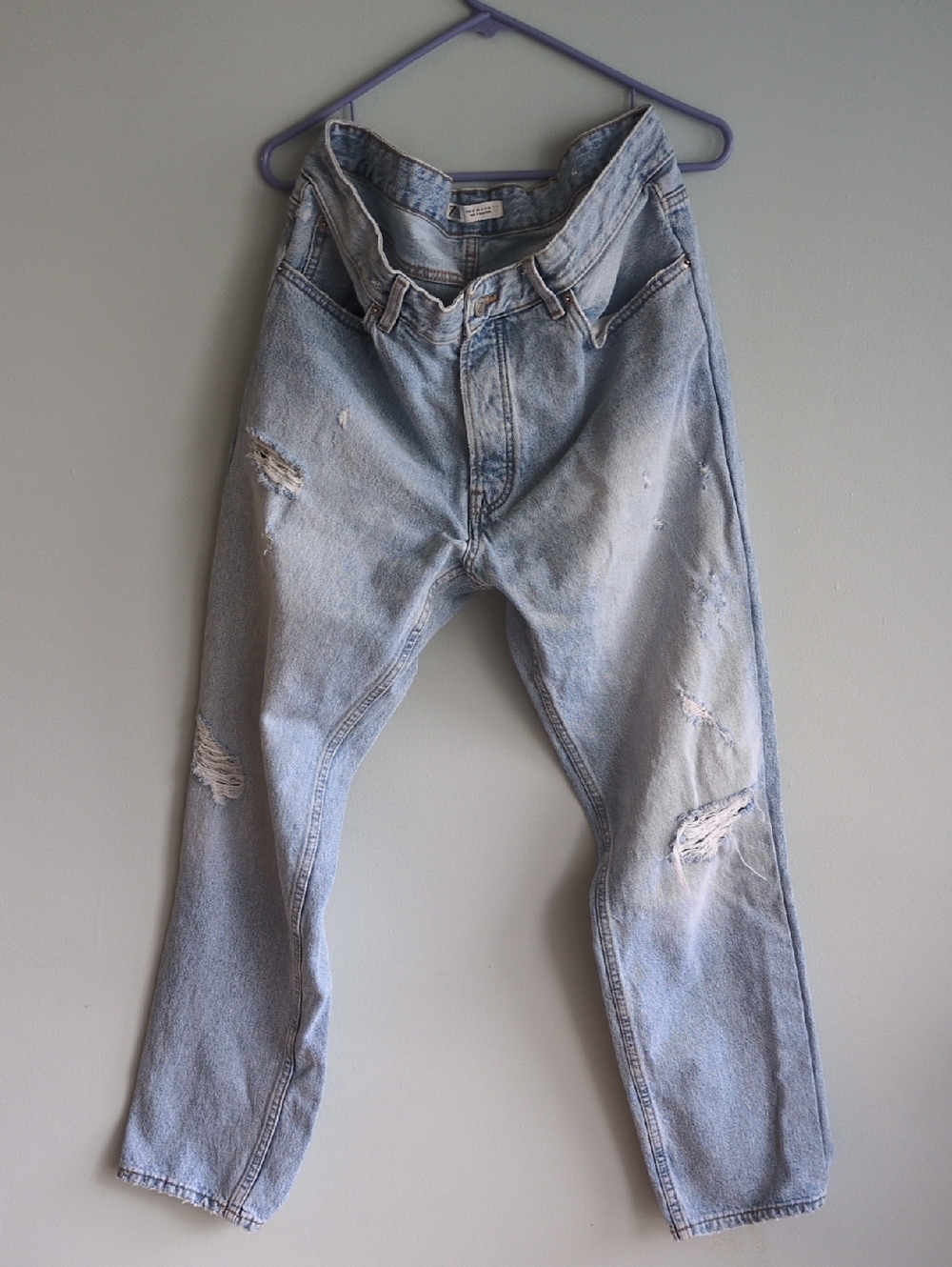 Zara Men's Relaxed Light Blue Distressed Jeans